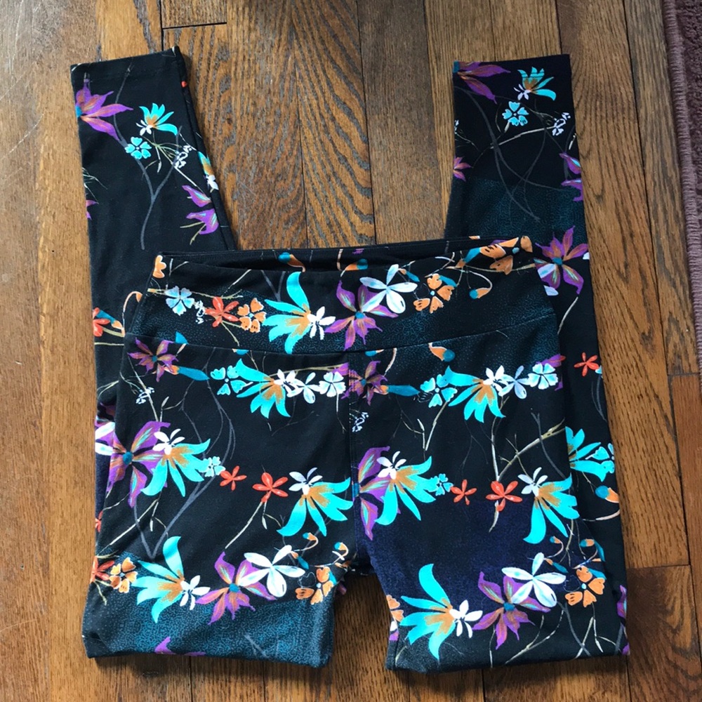 LuLaRoe Leggings One Size Great Pattern!